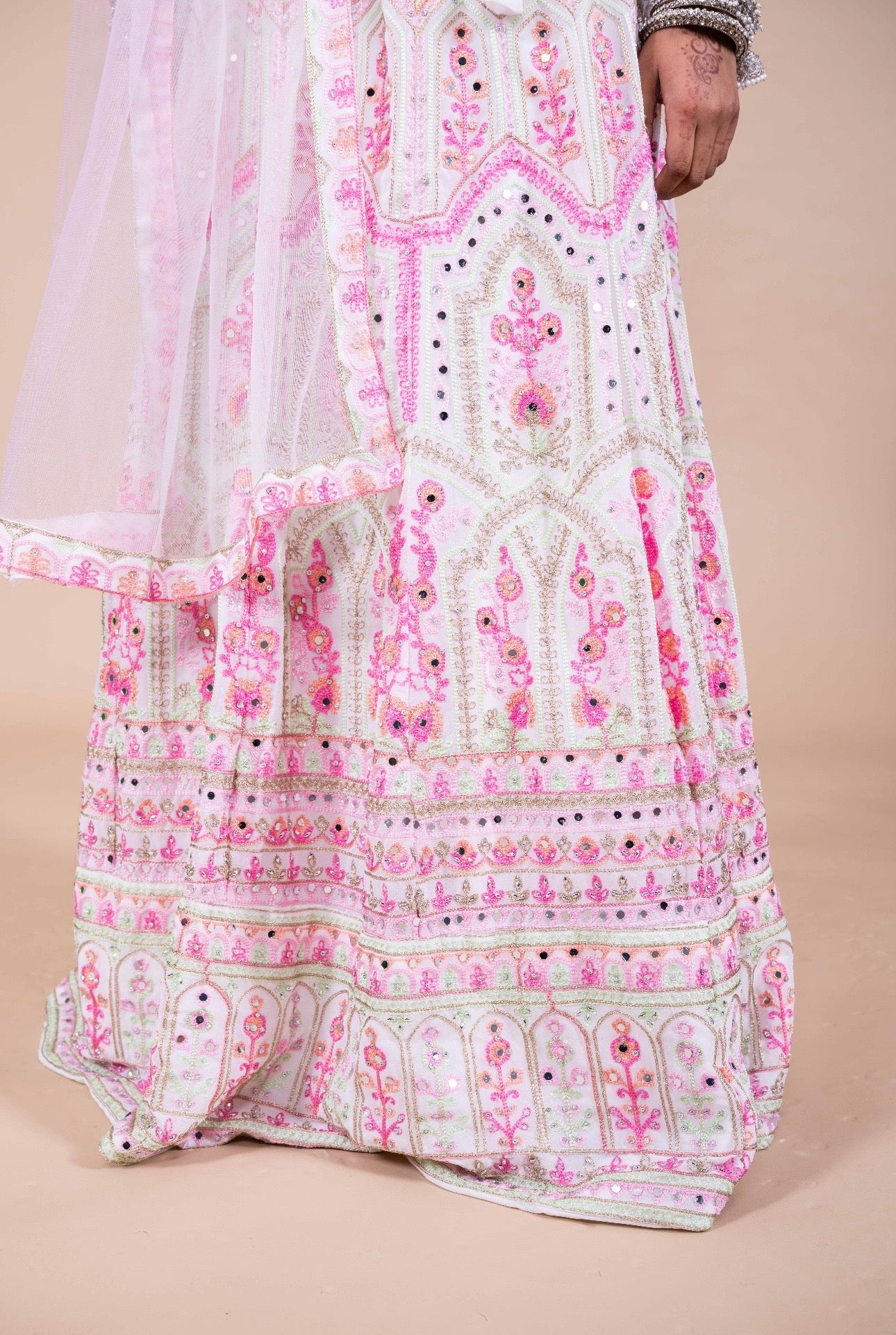 Pastel Roze Lehenga Set met Borduurwerk – Elegante Indiase Feestoutfit