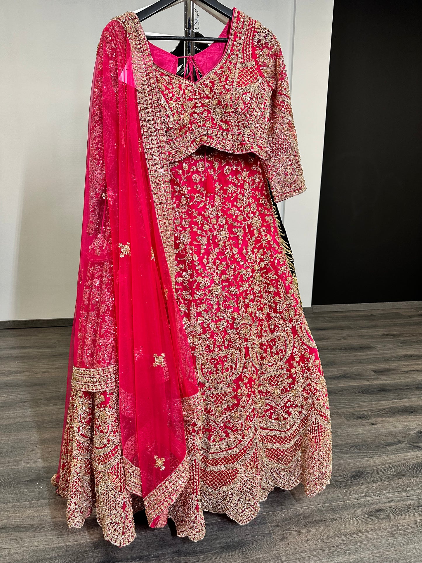 Heavy party lehenga met goudborduursel | Indiase feestjurk dames