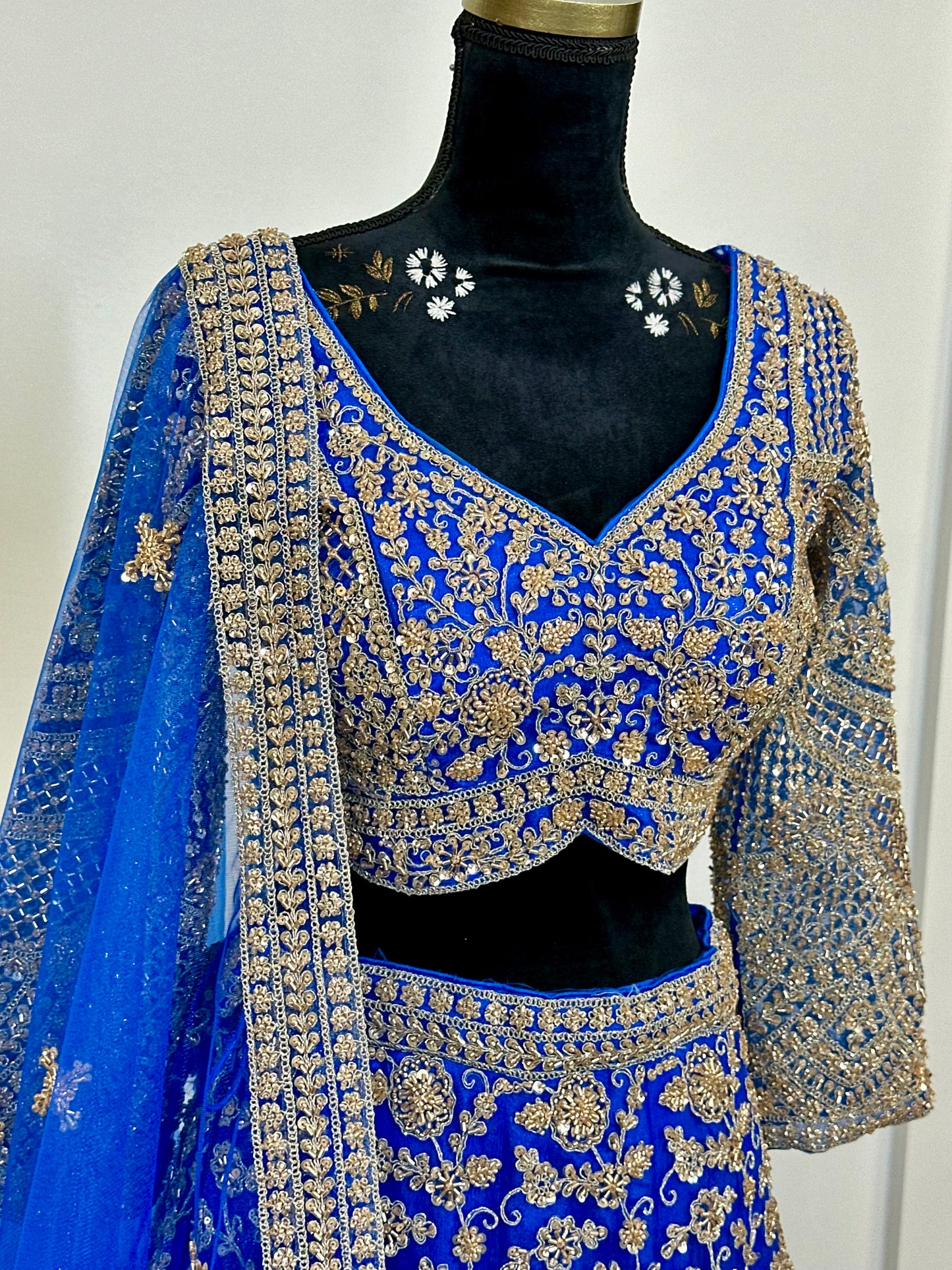 Heavy party lehenga met goudborduursel | Indiase feestjurk dames