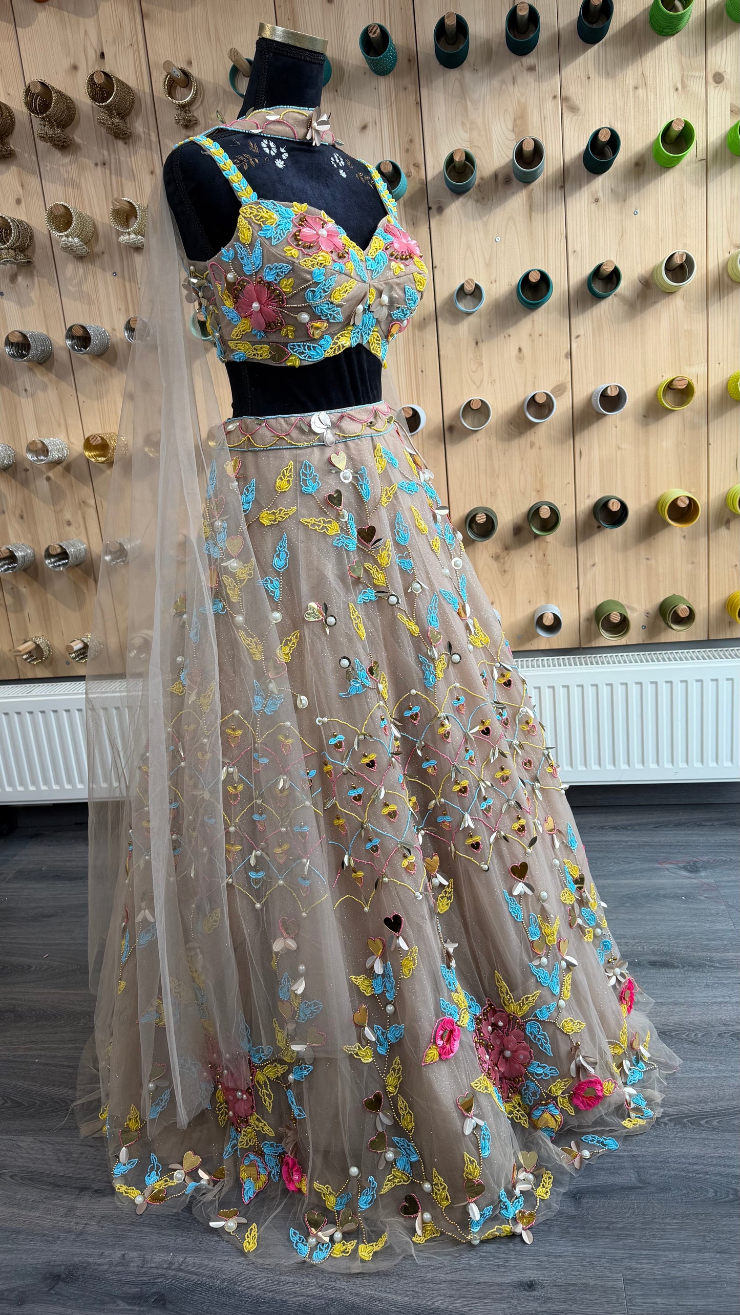 3D Butterfly Lehenga Nude – Luxe Designer Outfit met Dupatta