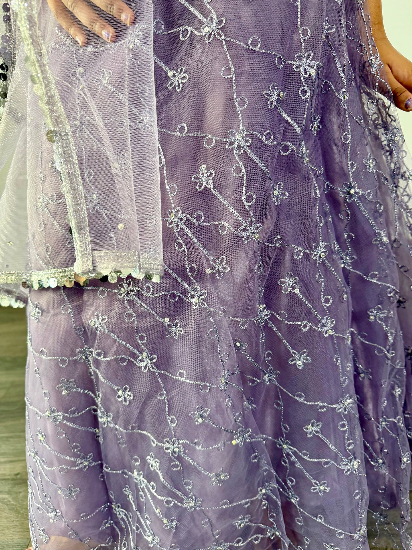 Lavendel Lehenga met Glanzende Details