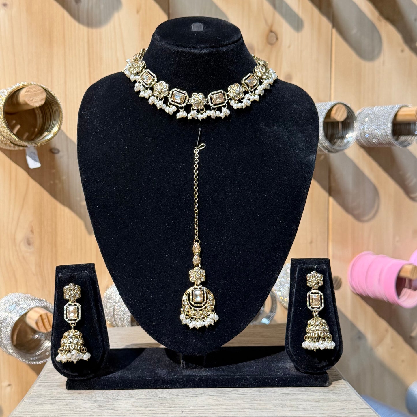 Elayna Pearl Kundan Choker Set – 3-delige Indiase Sieradenset met Parels