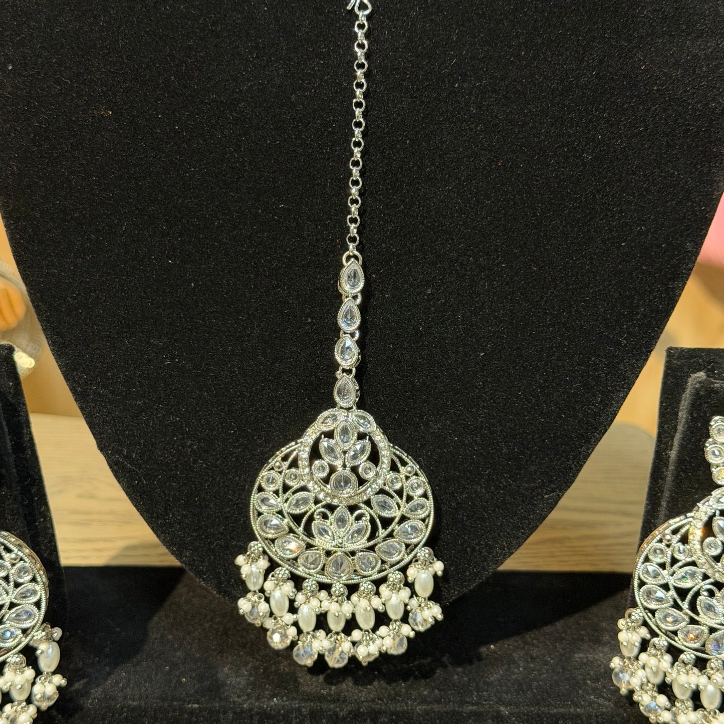 Amara Ivory Kundan Choker Set – Luxe 3-delige Sieradenset