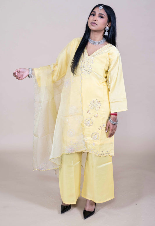 Gele Kurta Set met Borduurwerk – Elegante Indiase Salwar Outfit