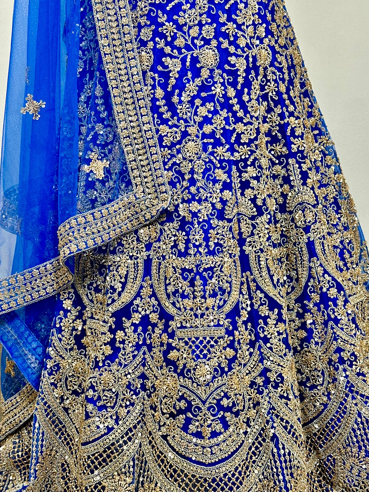 Heavy party lehenga met goudborduursel | Indiase feestjurk dames