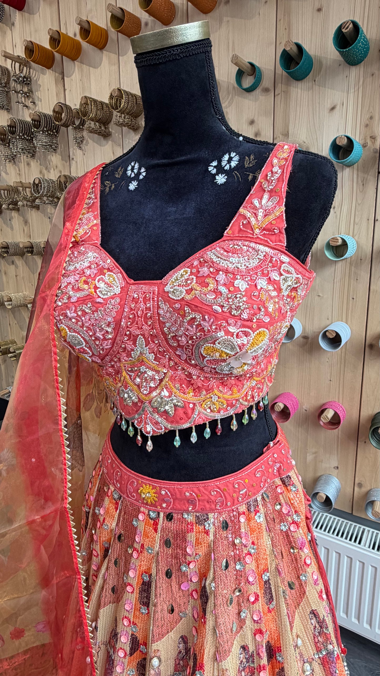 3D Lehenga Fuchsia-Goud – Luxe Traditionele Feestoutfit