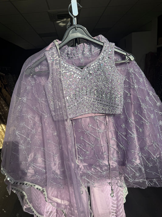 Lavendel Lehenga met Glanzende Details