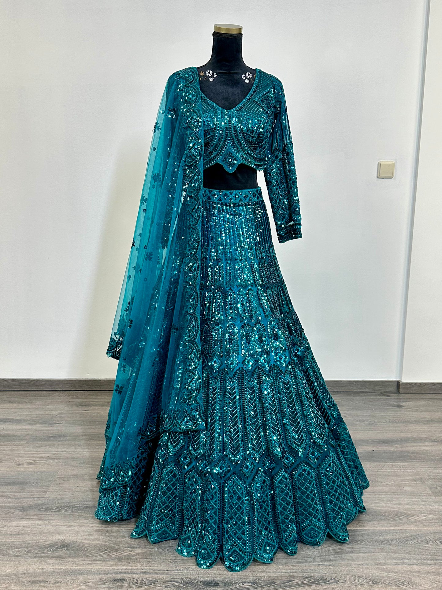 Turquoise blauwe lehenga met pailletten | Luxe Indiase feestjurk