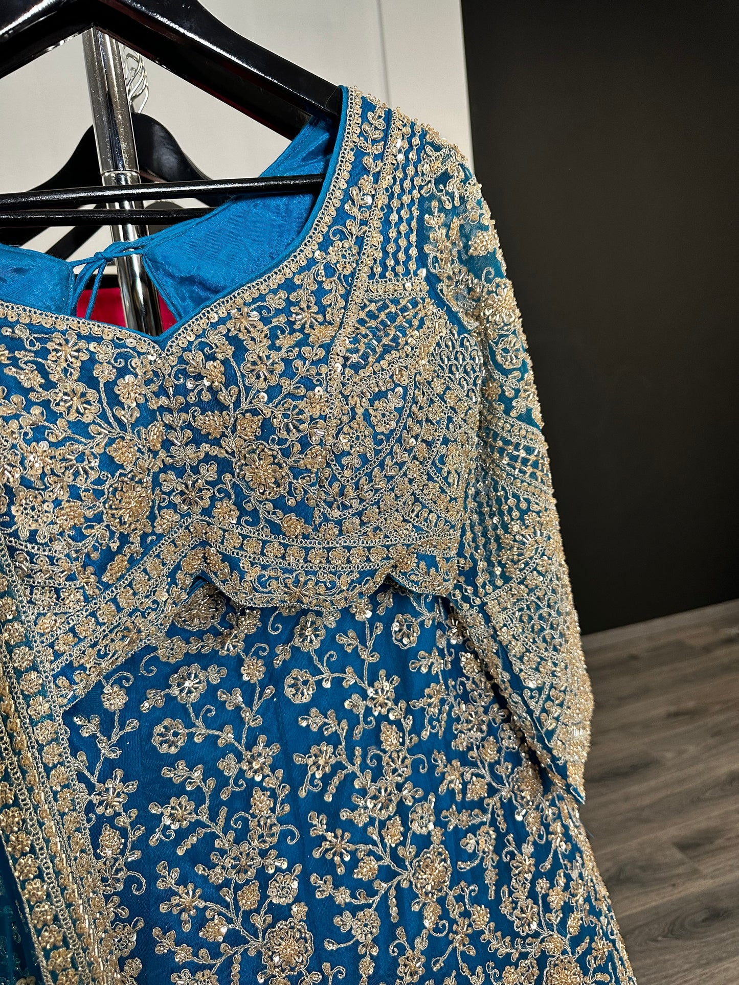 Heavy party lehenga met goudborduursel | Indiase feestjurk dames