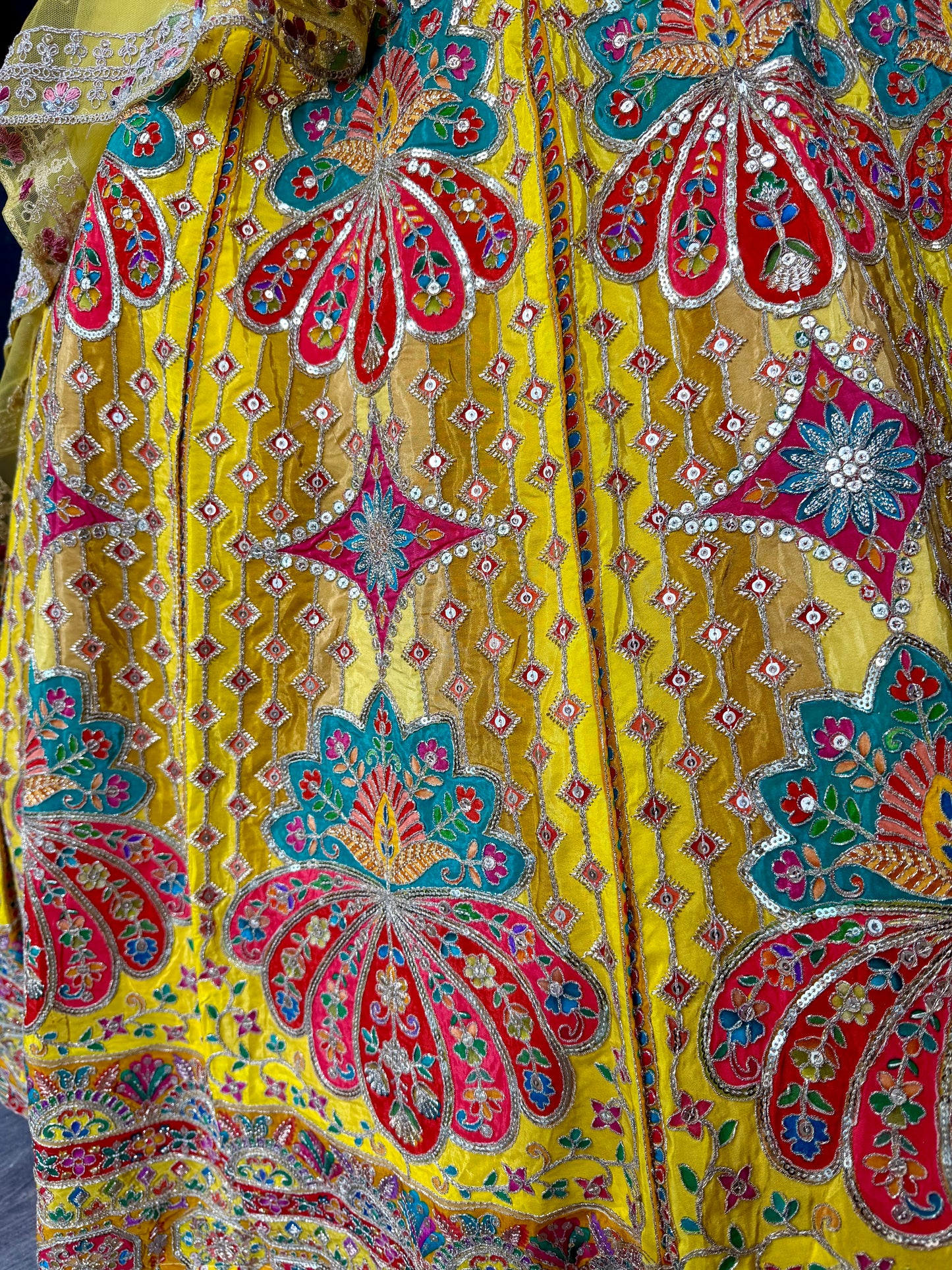 Sunshine Mehndi Lehenga – Geel Multi Embroidery
