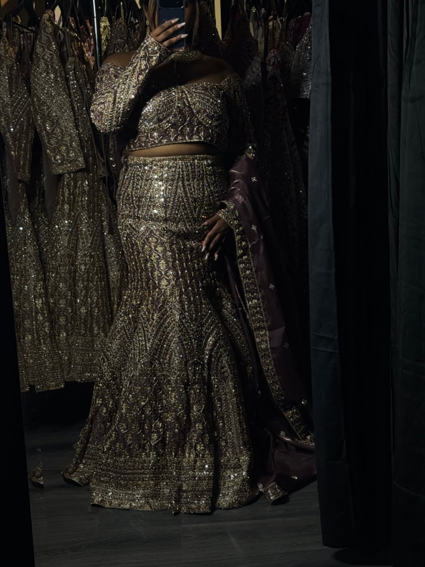 Luxe Designer Lehenga Set – Volledig Handgeborduurd met Steentjes | Off-Shoulder Choli & Dupatta