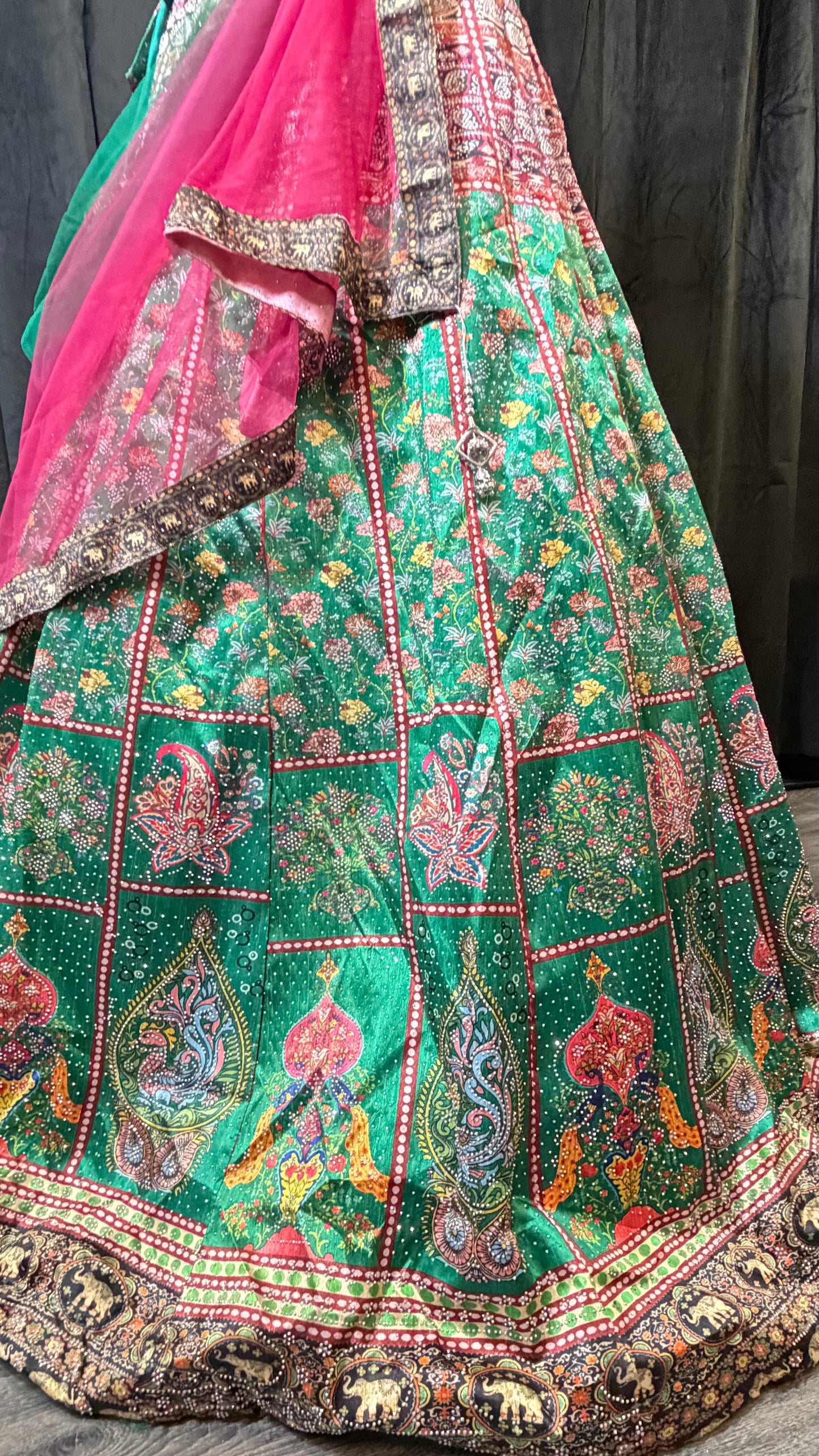 Groene Traditionele Party Wear Lehenga met Luxe Print