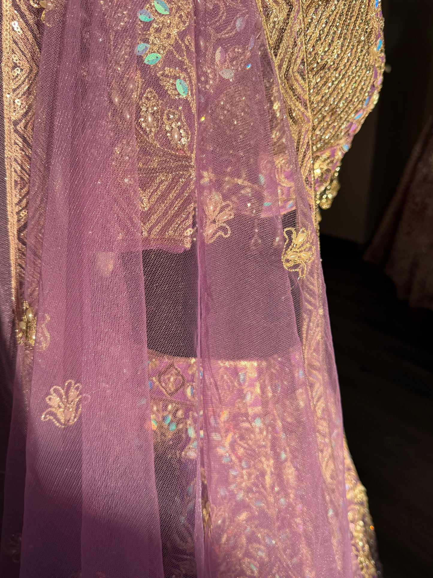 Lila Lehenga met Goud Borduurwerk