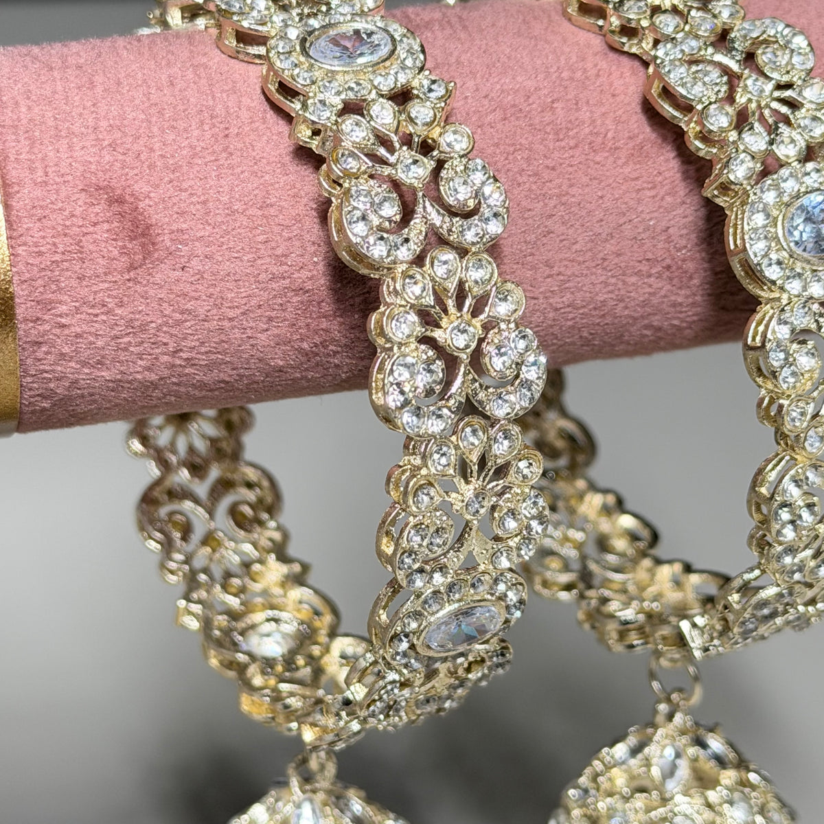 Meher Gouden Jhumka Armband met Parels & Stenen