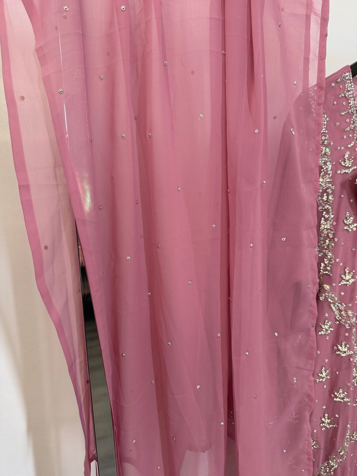 Mauve Anarkali Set met Steentjes & Dupatta