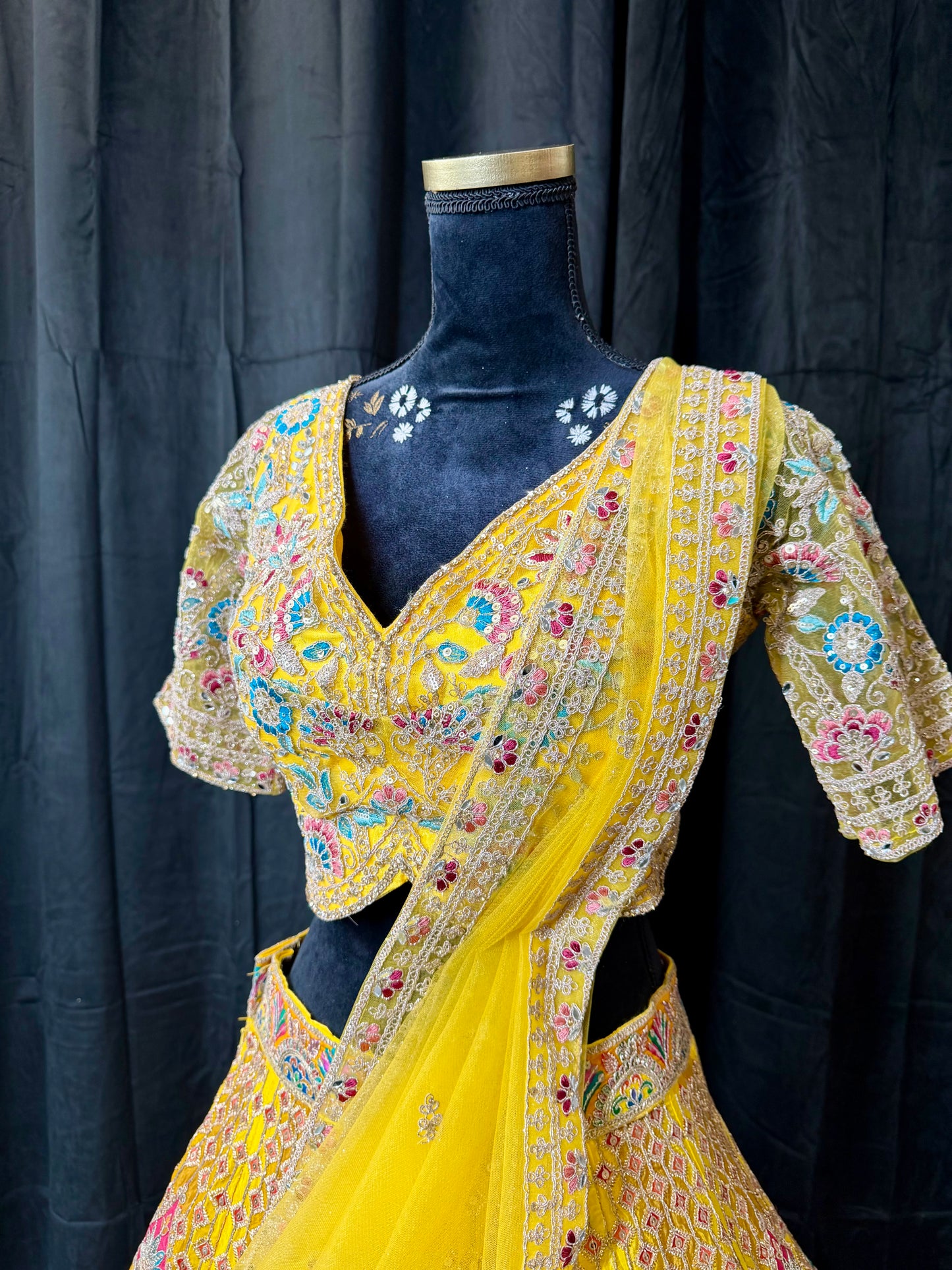 Sunshine Mehndi Lehenga – Geel Multi Embroidery