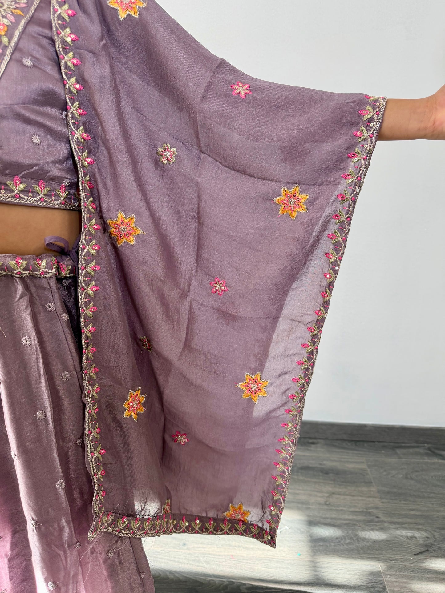 Meisjes Lehenga – Zeegroen & Mauve met Bloemenborduurwerk