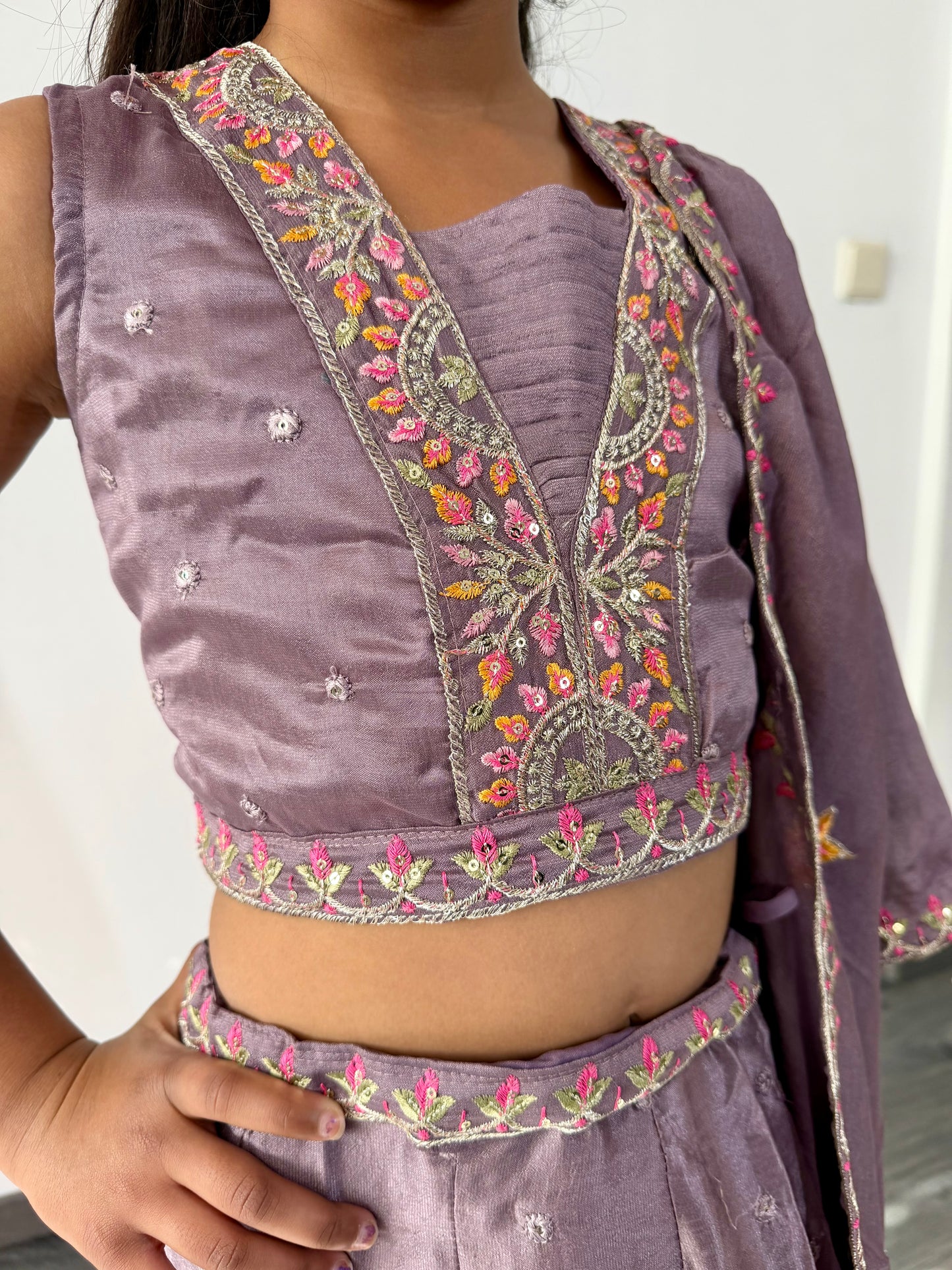 Meisjes Lehenga – Zeegroen & Mauve met Bloemenborduurwerk