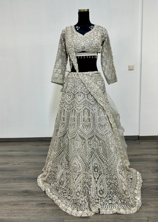 Zilvergrijze crystal lehenga | Moderne Indiase feestjurk dames