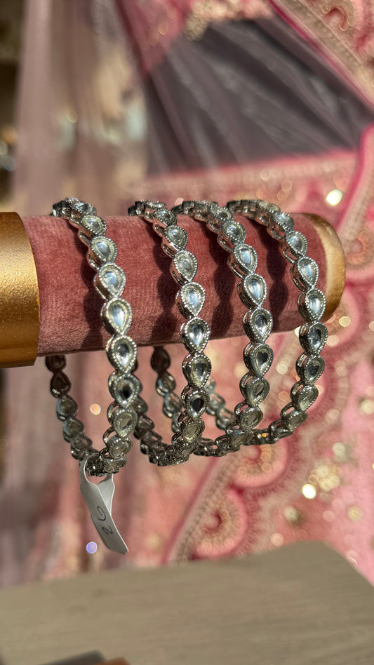 Teardrop Crystal Bangle Set – Indiase Armbanden met Druppelvormige Stenen (Set van 4)