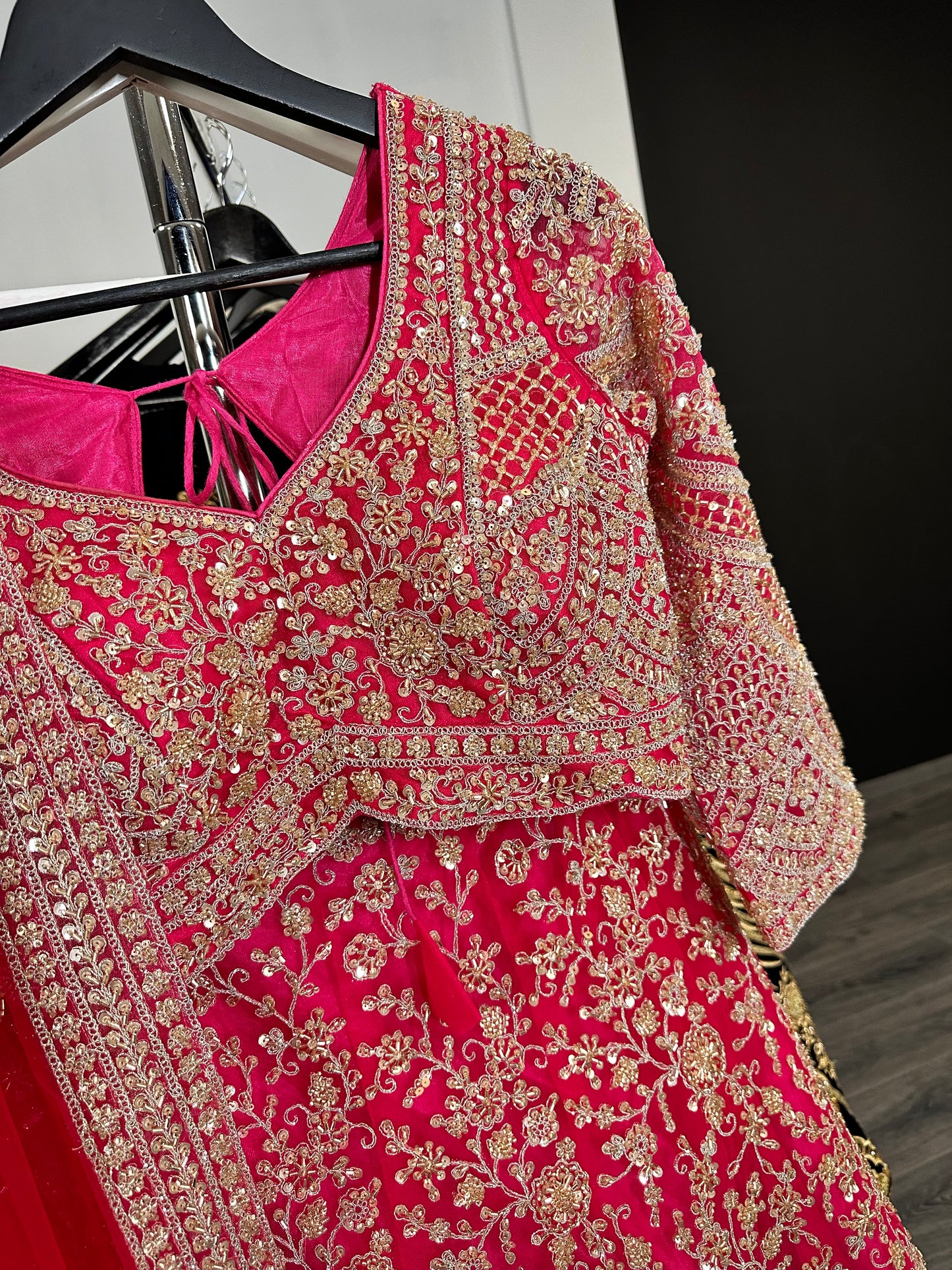 Heavy party lehenga met goudborduursel | Indiase feestjurk dames