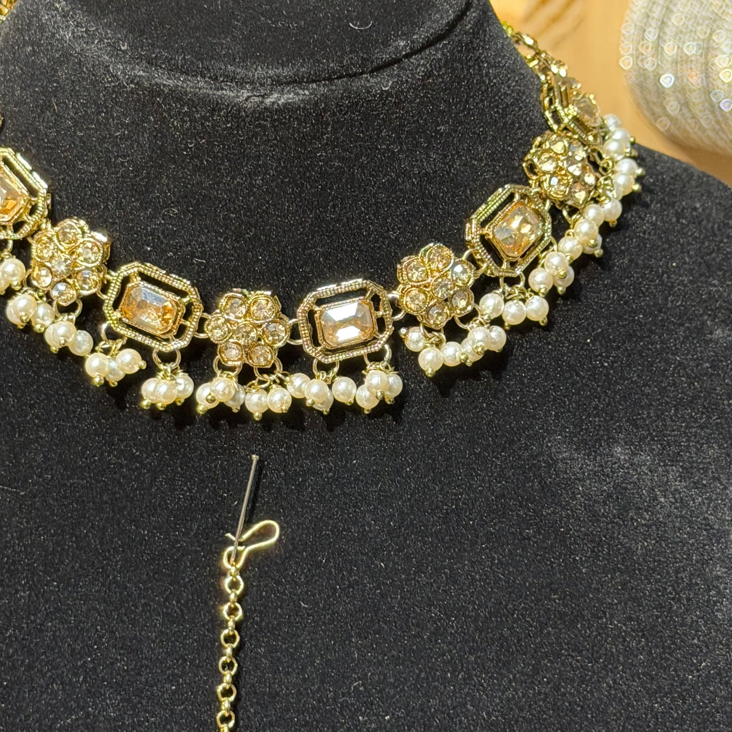 Elayna Pearl Kundan Choker Set – 3-delige Indiase Sieradenset met Parels