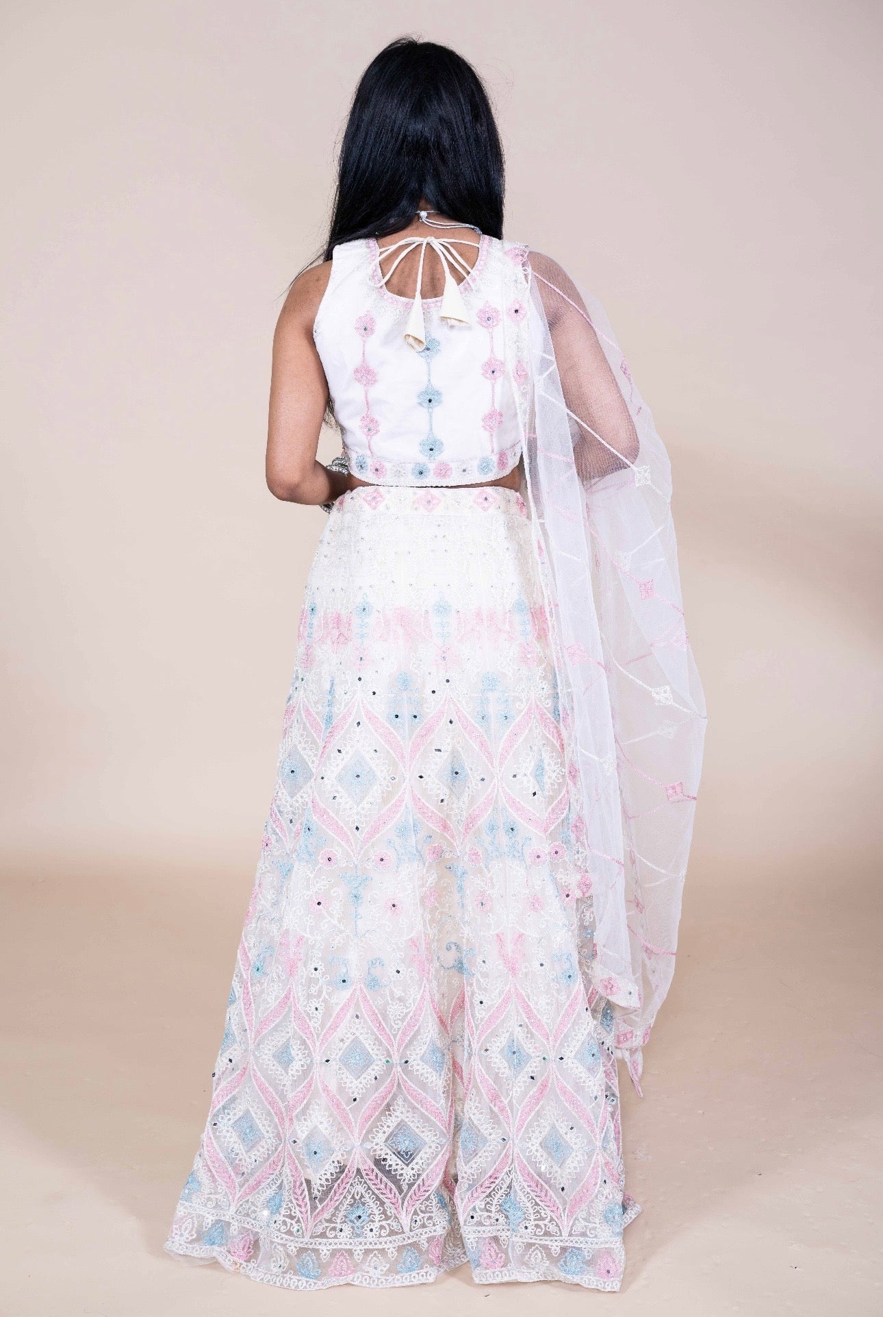 Simpele roze lehenga met spiegels