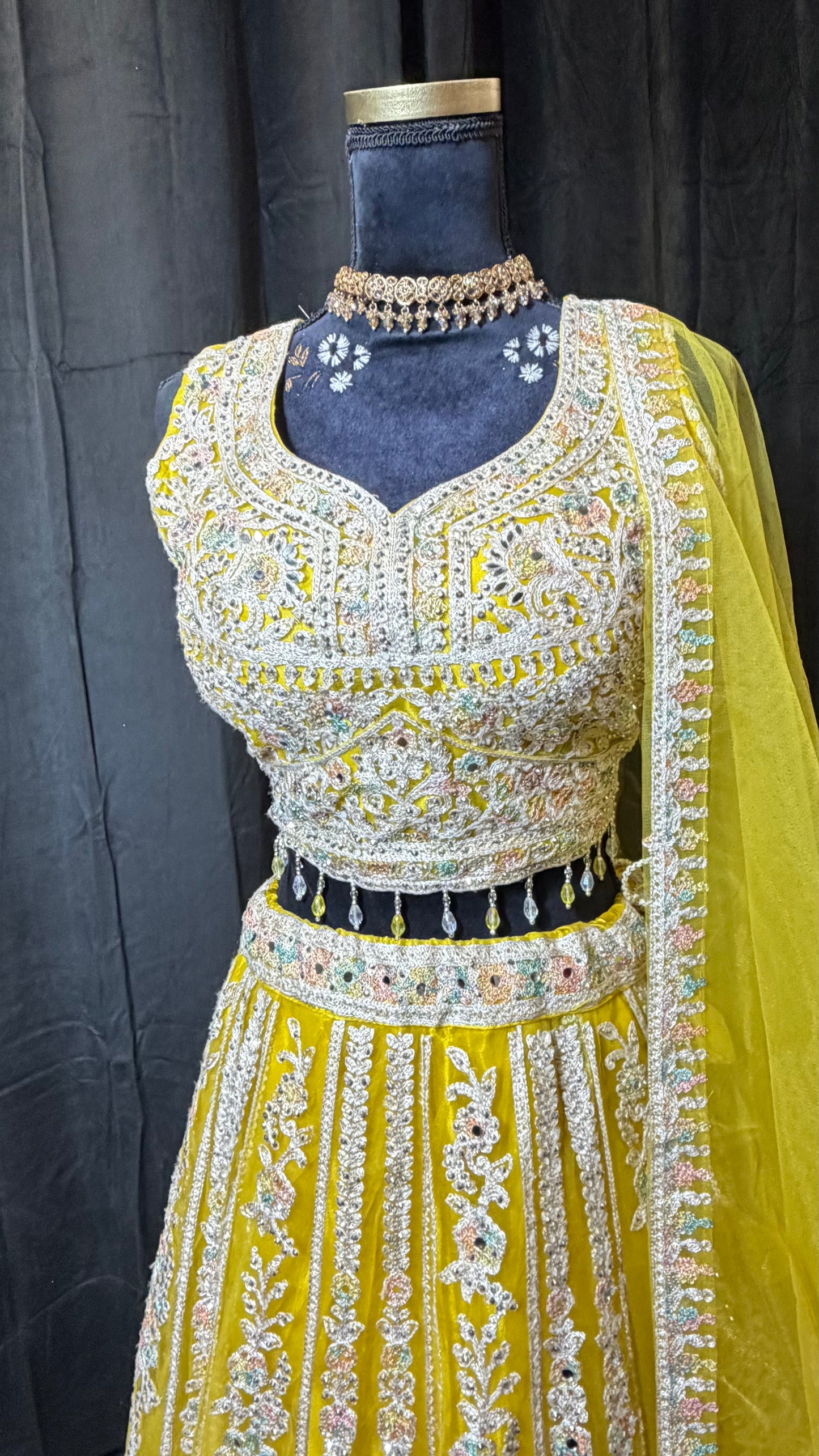 Gele Luxe Party Wear Lehenga met Zardozi Embroidery