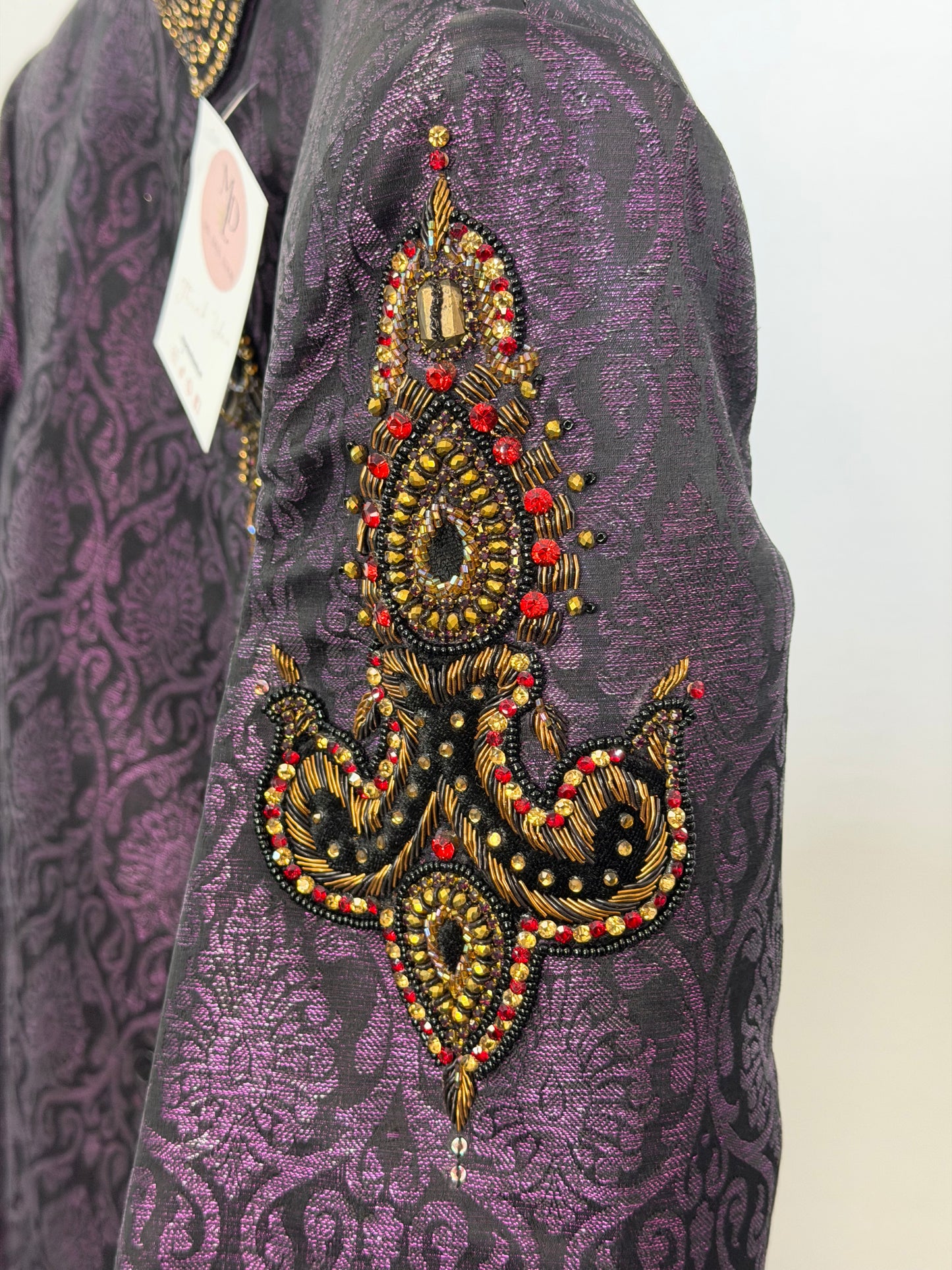 Purple Sherwani met Handgemaakte Stonework Motieven