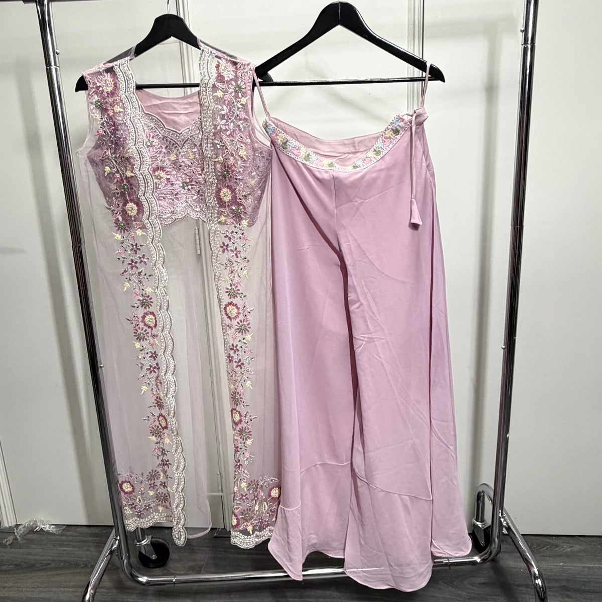 Elara Lilac Palazzo Set met Geborduurde Long Jacket