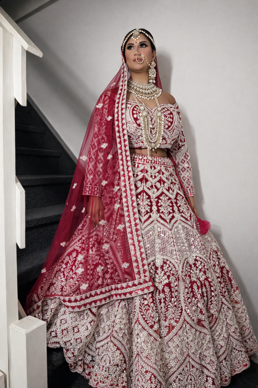 Dieprode Lehenga met Zilver Borduurwerk