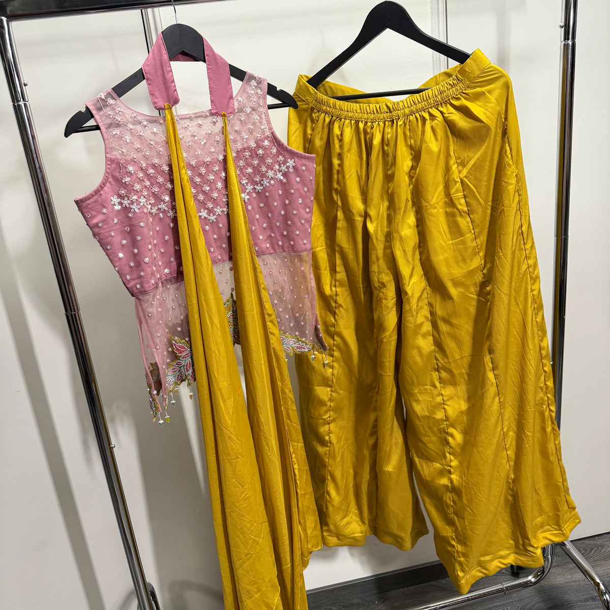 Meera Pink & Mustard Palazzo Set met Geborduurde Top