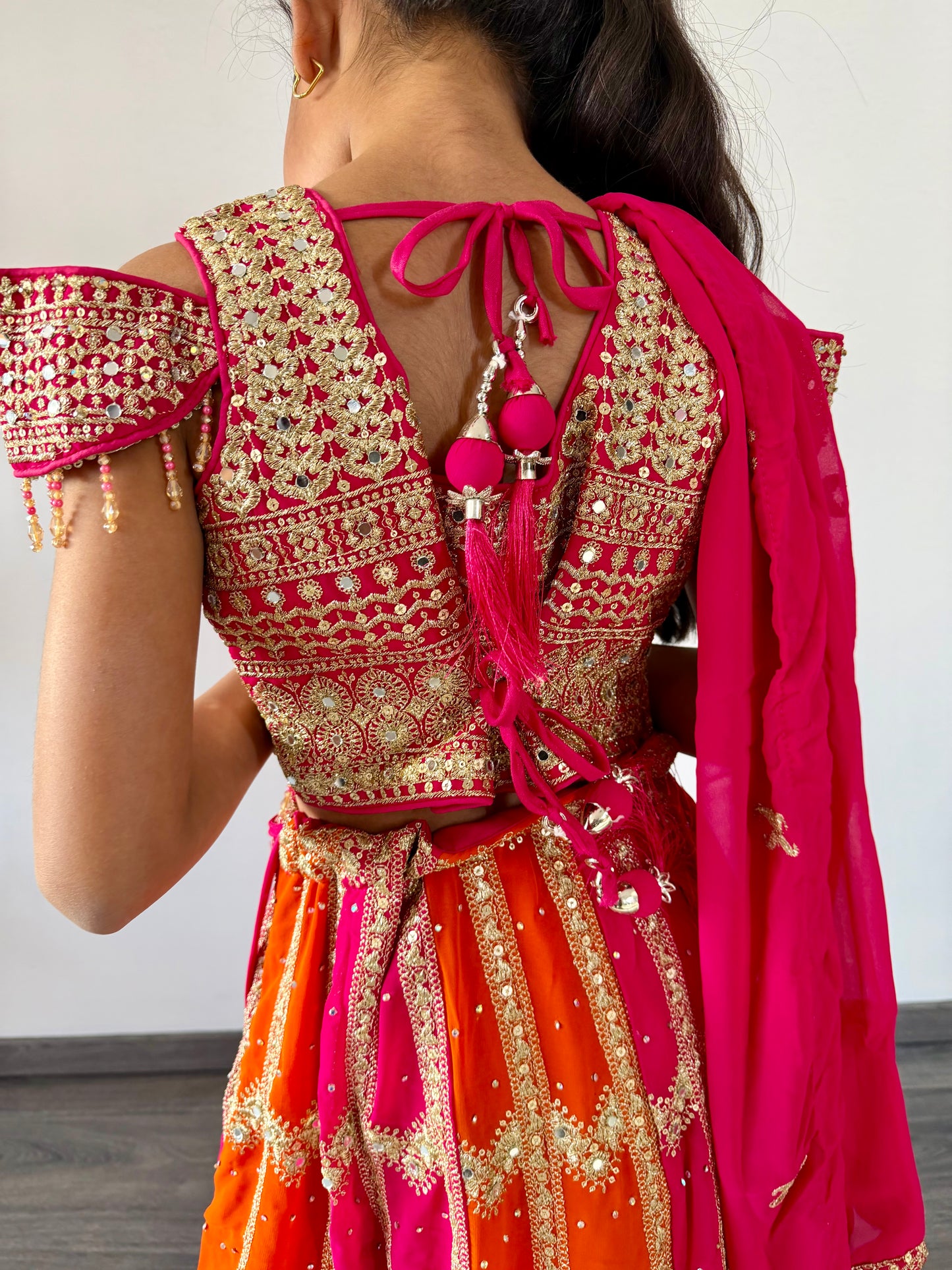 Fuchsia & Oranje Gouden Lehenga