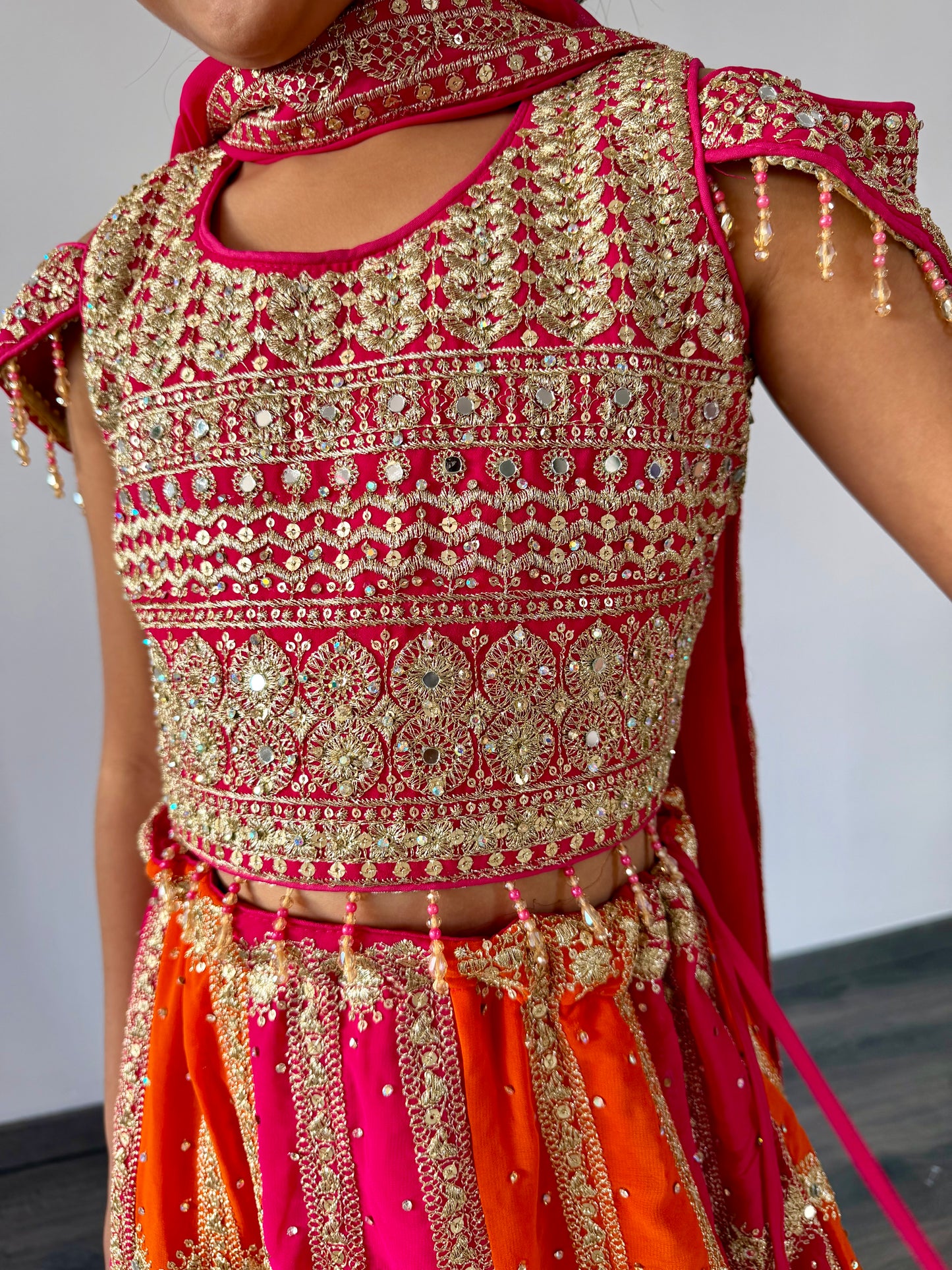 Fuchsia & Oranje Gouden Lehenga