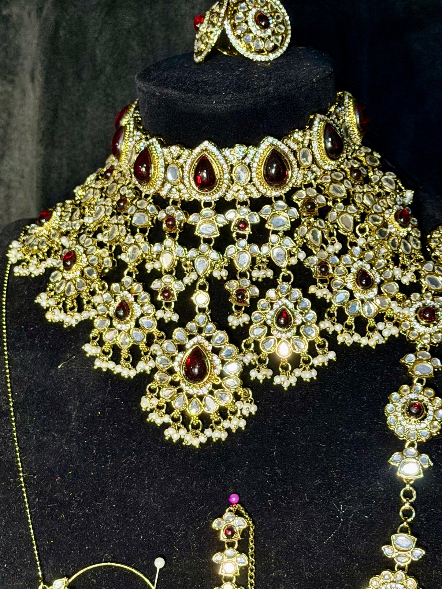 Luxe Gouden Bruidssieraden Set met Rode Stenen – Traditioneel Indiaas & Pakistaans Design