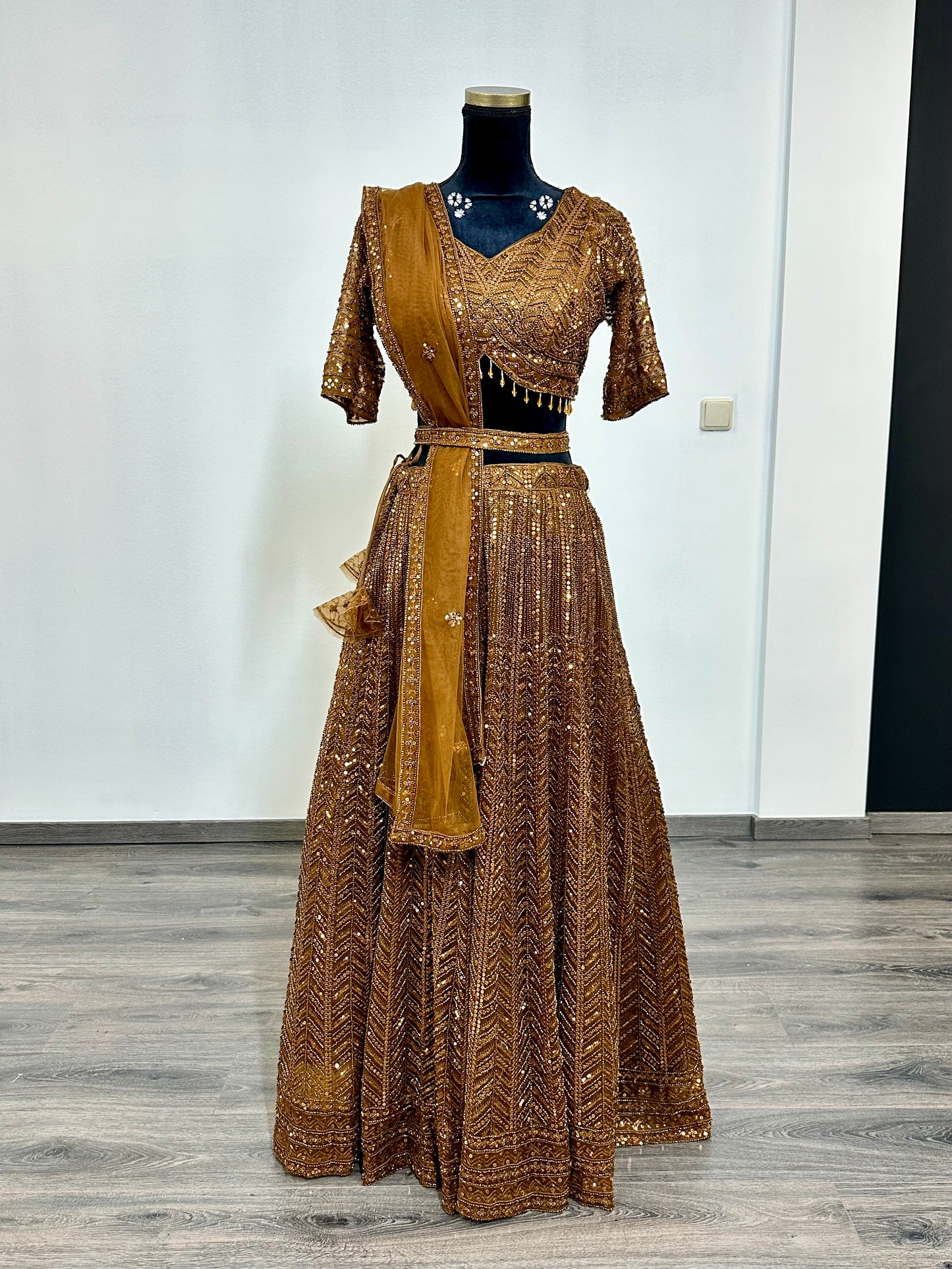Koperbruine glitter lehenga | Luxe Indiase feestjurk dames