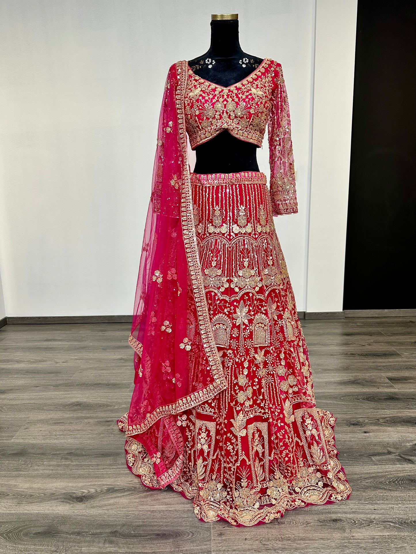 Fuchsia roze heavy party wear lehenga | Luxe Indiase feestjurk dames