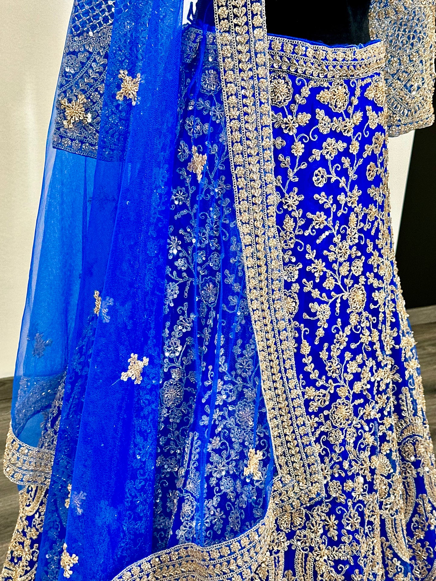 Heavy party lehenga met goudborduursel | Indiase feestjurk dames