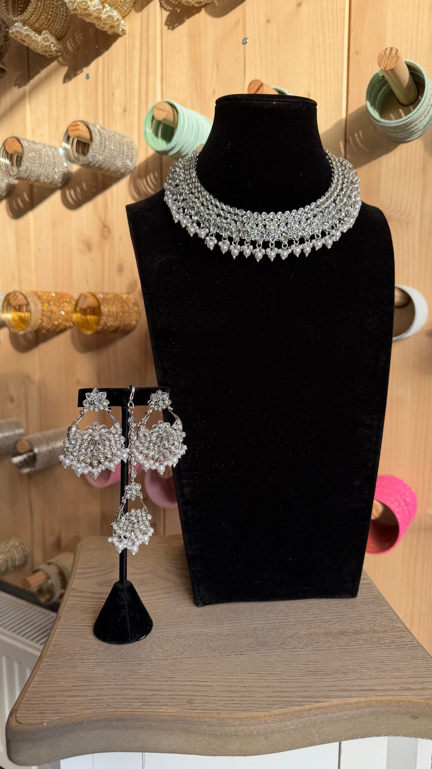 Indiase Parel Choker Sieraden Set met Jhumka Oorbellen en Tikka