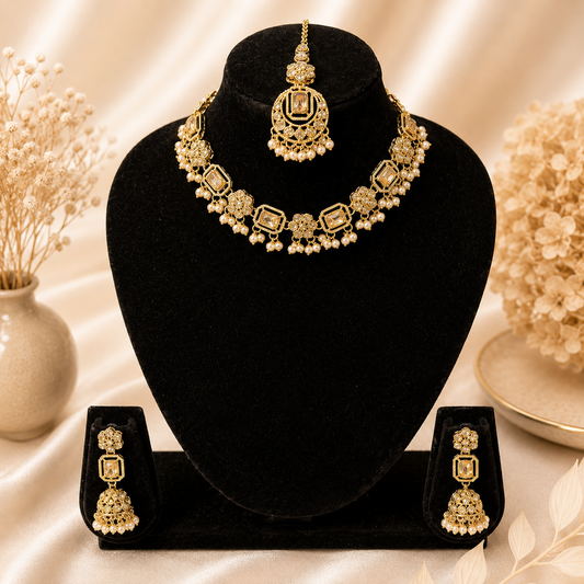 Luxe Kundan Choker Set met parels Jhumka Oorbellen & Maang Tikka