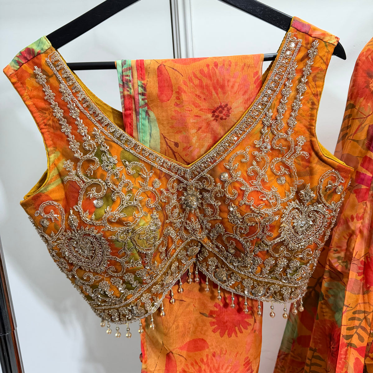 Zoya Orange Floral Lehenga met Geborduurde Blouse