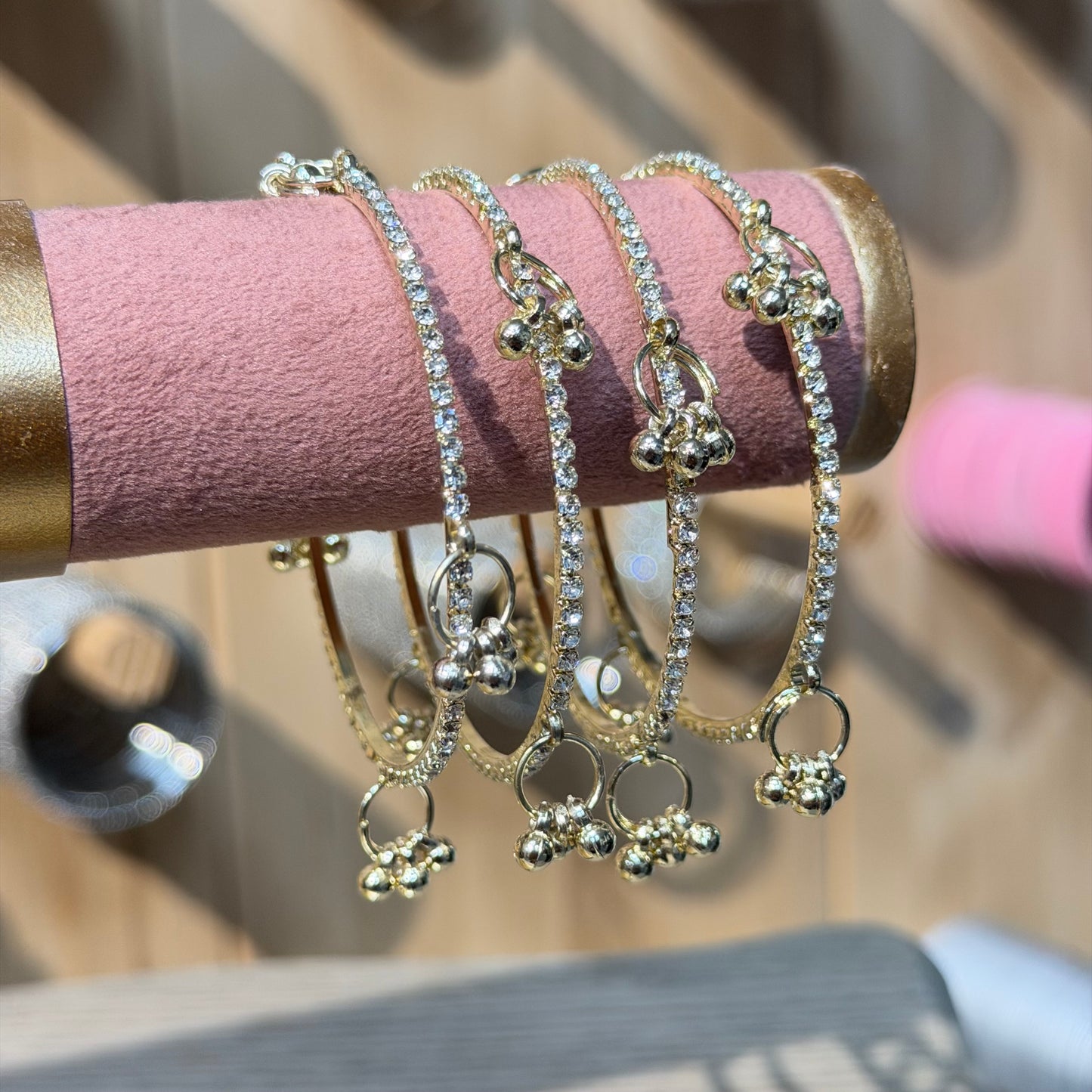 Kashmiri Sparkle Bangle Goud – Luxe Armband met Kristalstenen