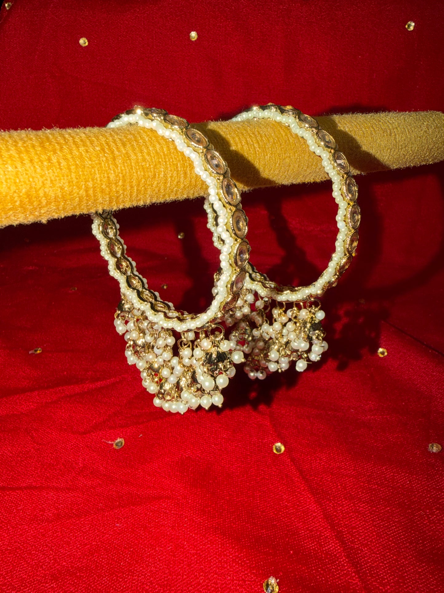 Luxe Statement Armband met Parels & Hangende Jhumka Details