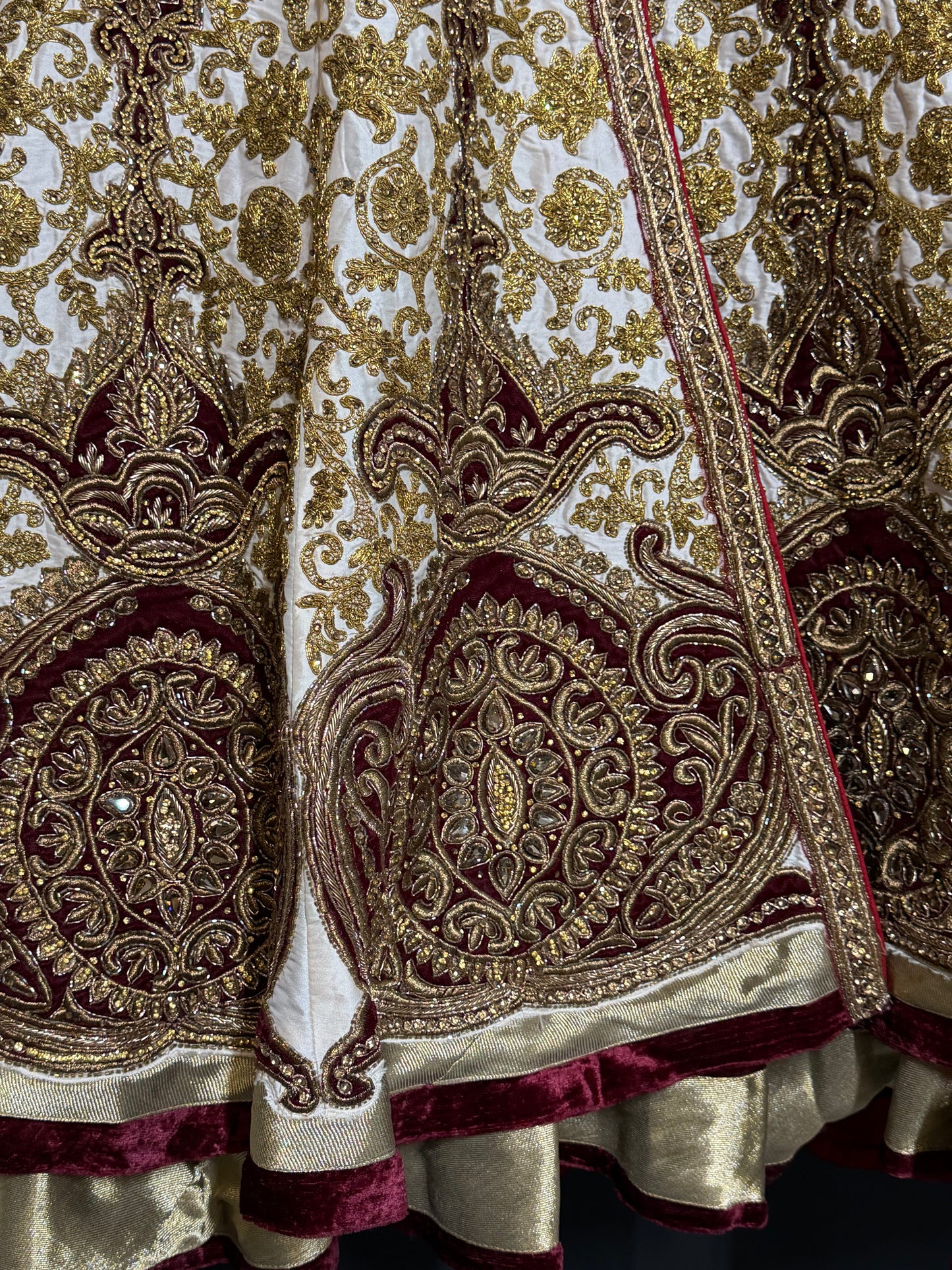 Crème Bordeaux Bridal Jurk met Goud Borduurwerk