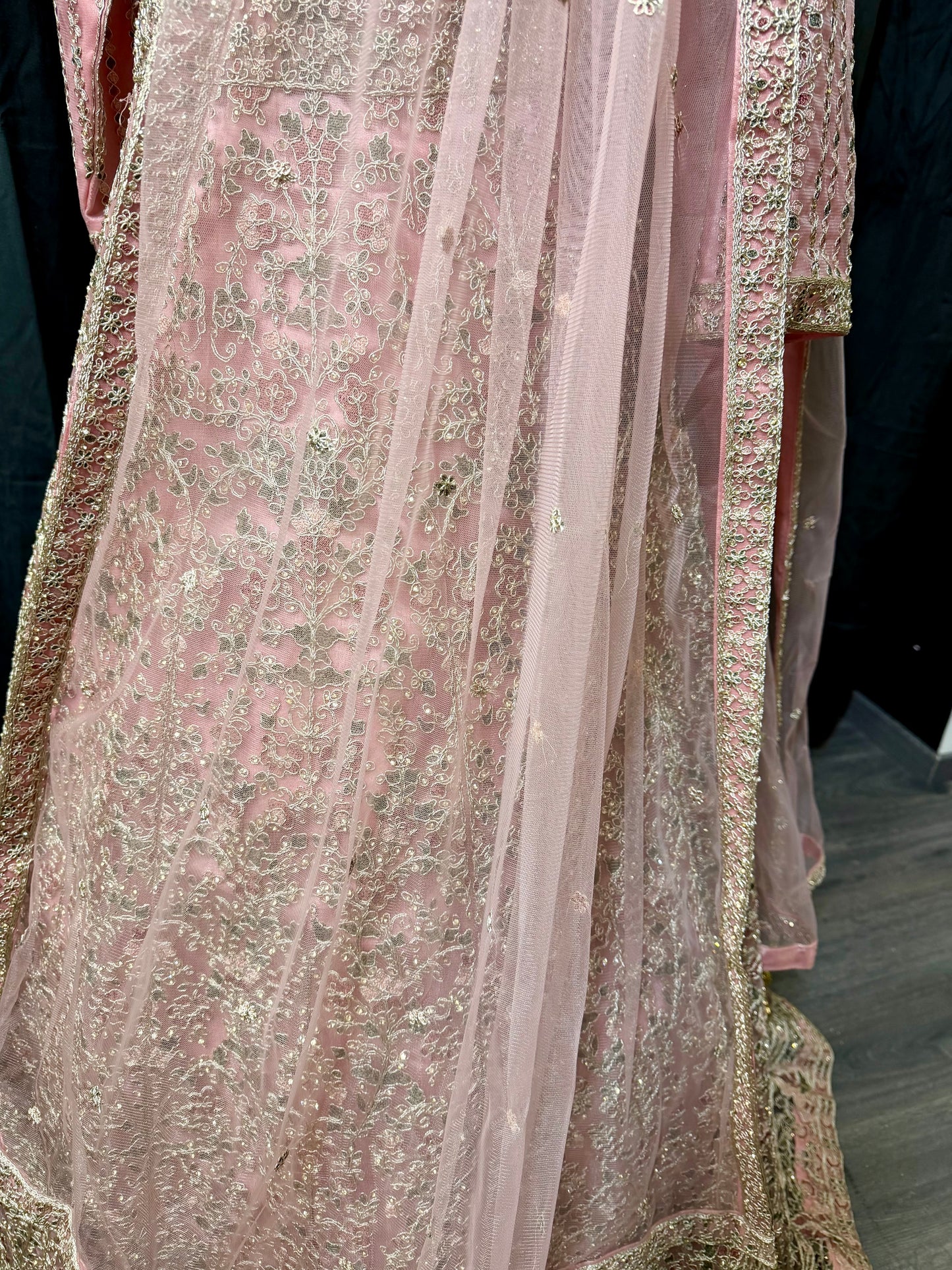 Roze Anarkali – Heavy Embroidery & Stonework Indiase feestjurk