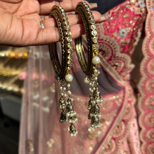 Indiase Bangles met Parelhangers Goudkleurige Armbanden met Steentjes | Set van 2