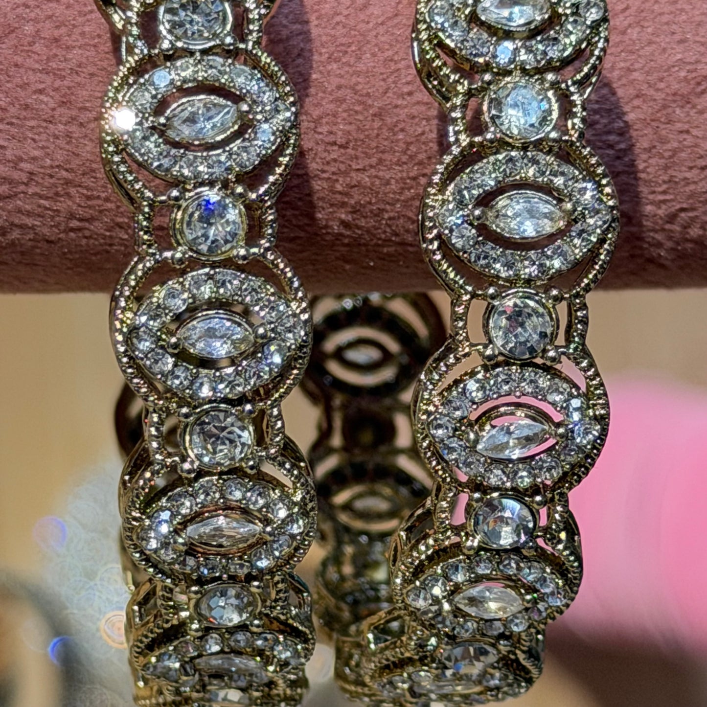 Ayra Halo Bangles Crystal – Luxe Statement Armbanden met Heldere Kristallen