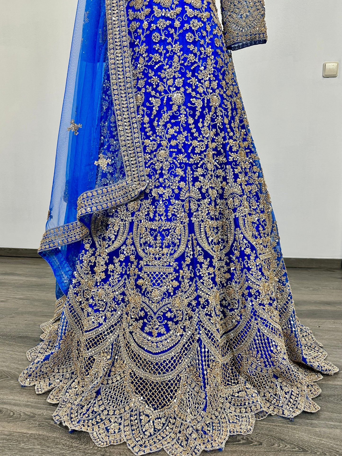 Heavy party lehenga met goudborduursel | Indiase feestjurk dames