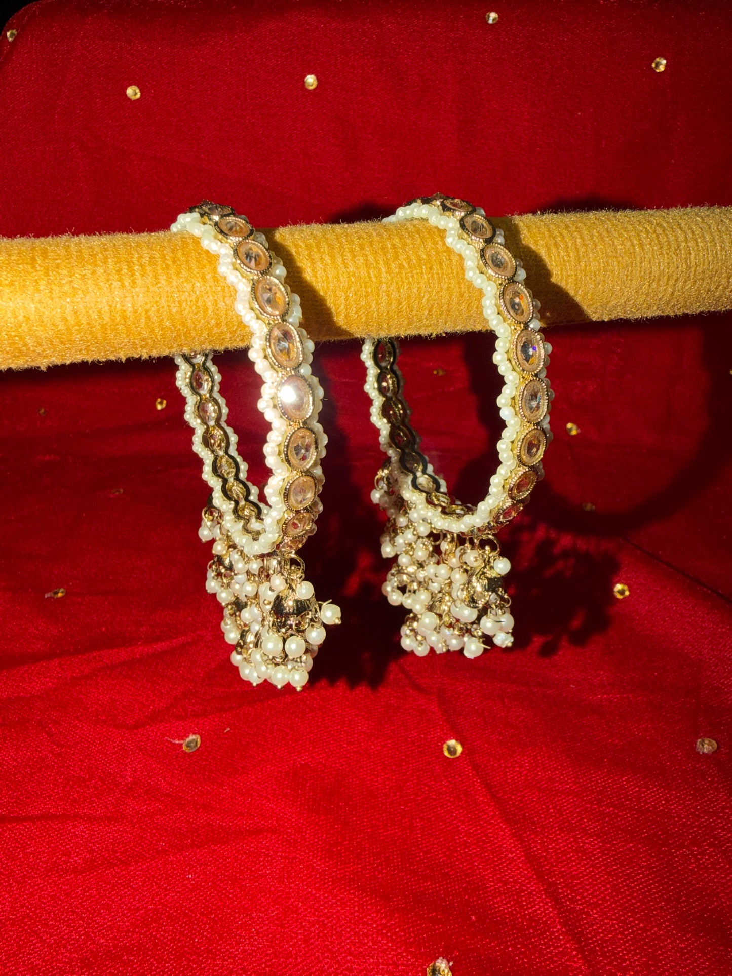 Luxe Statement Armband met Parels & Hangende Jhumka Details