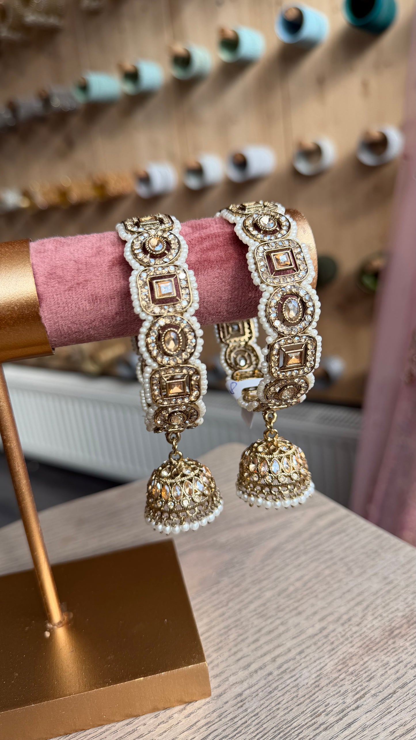 Champagne Kundan Bangle Set met Jhumki Hangers – Indiase Armbanden (Set van 2)